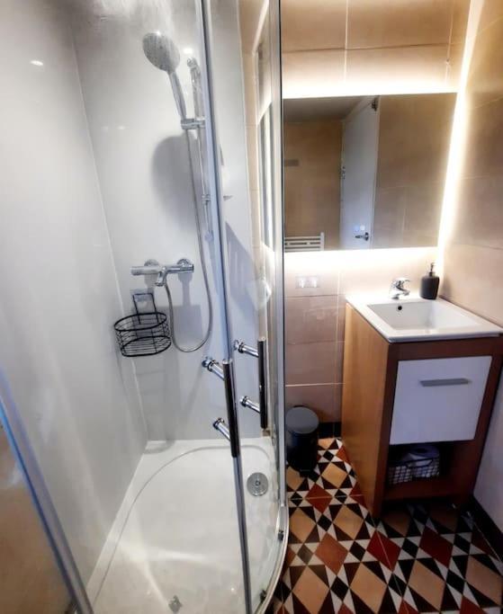 Alross Studio Flat / Private Bathroom Londres Extérieur photo