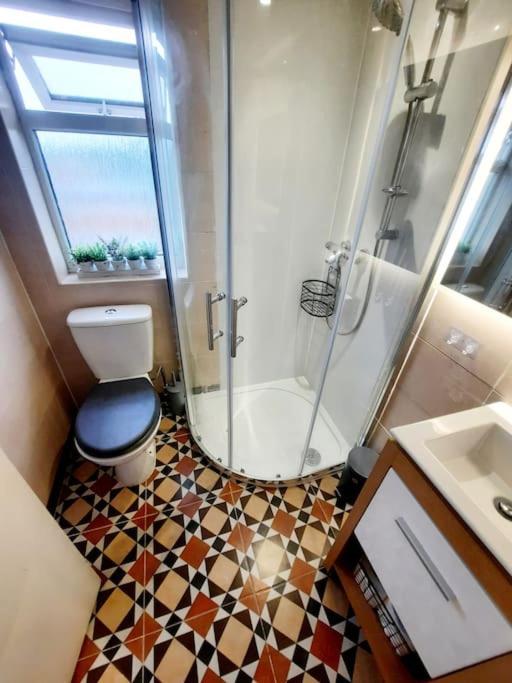 Alross Studio Flat / Private Bathroom Londres Extérieur photo