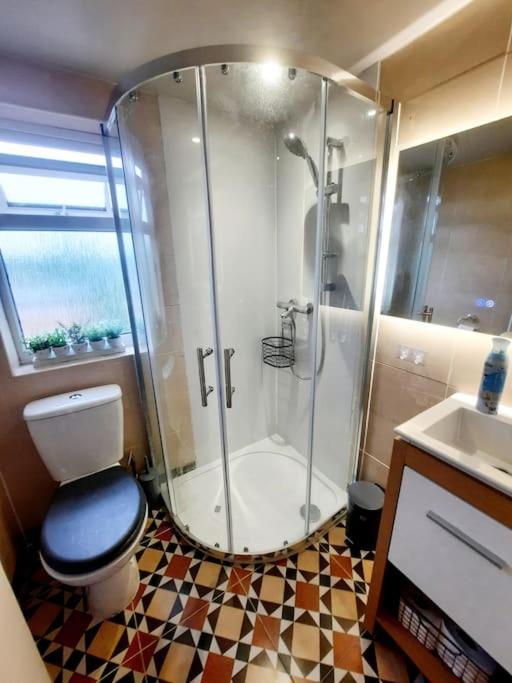 Alross Studio Flat / Private Bathroom Londres Extérieur photo